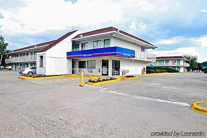 温莎洛克斯哈特福德6号汽车旅馆 外观 照片